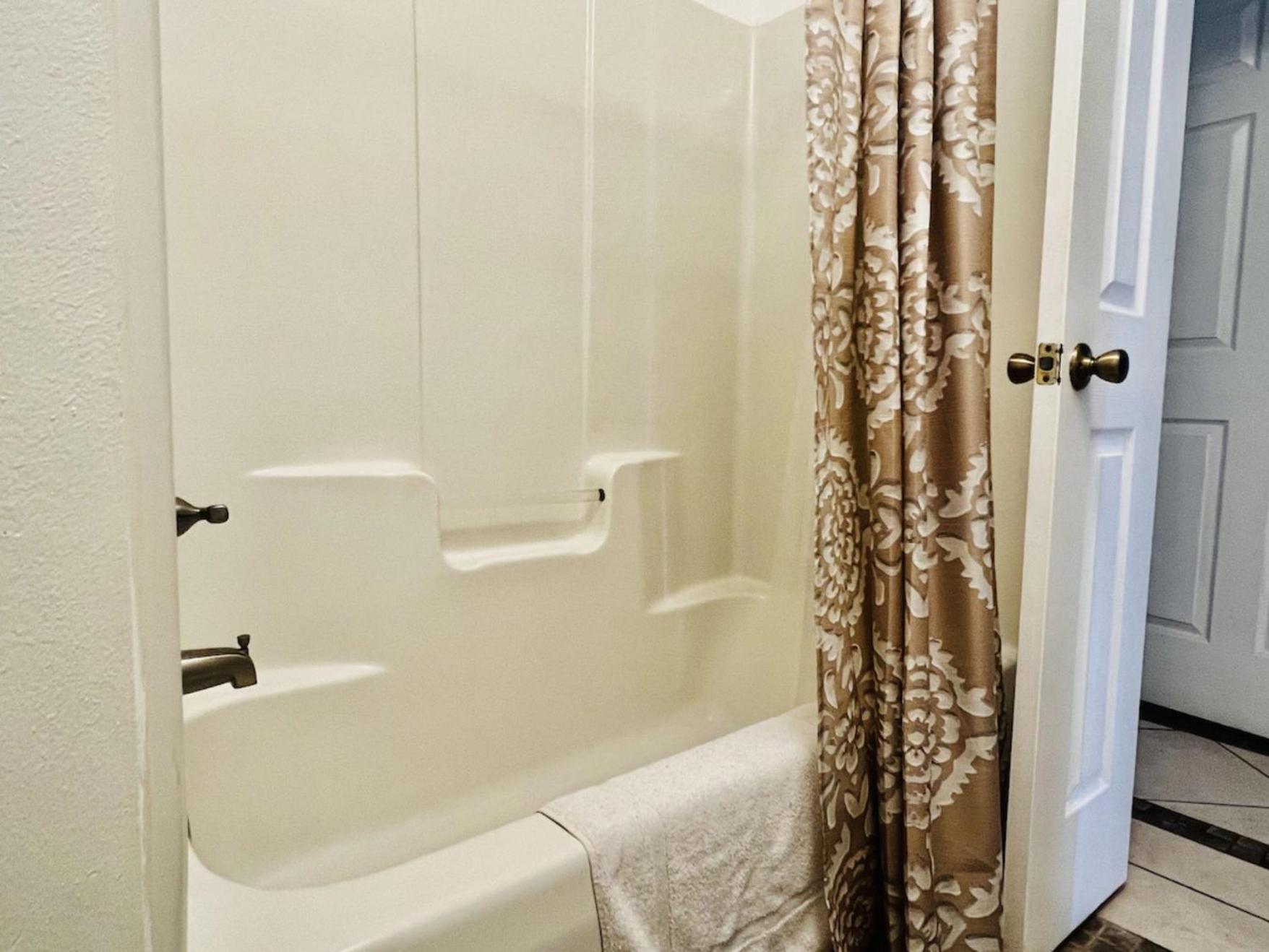 Charming 2 Bdr 1 Bath Home Fenced Byard N Pensacola Pet Friendly Close To Bases المظهر الخارجي الصورة